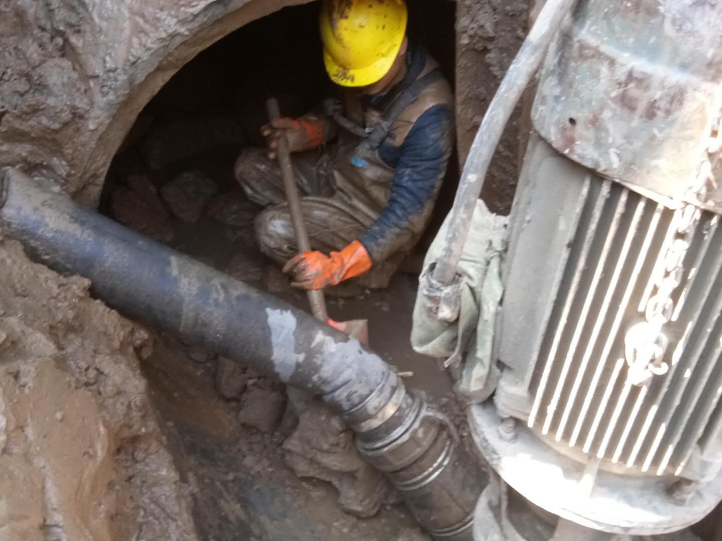 阿鲁科尔沁管道清淤