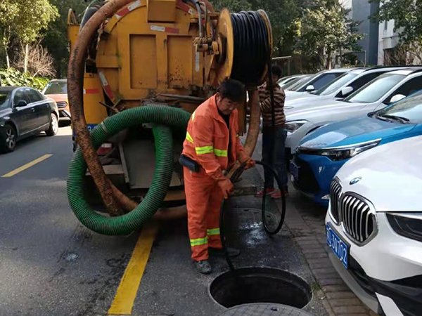 阿鲁科尔沁排污管道清淤