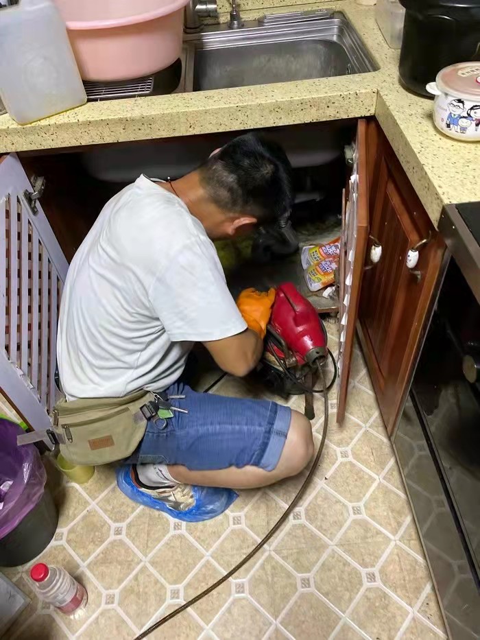 阿鲁科尔沁通下水道